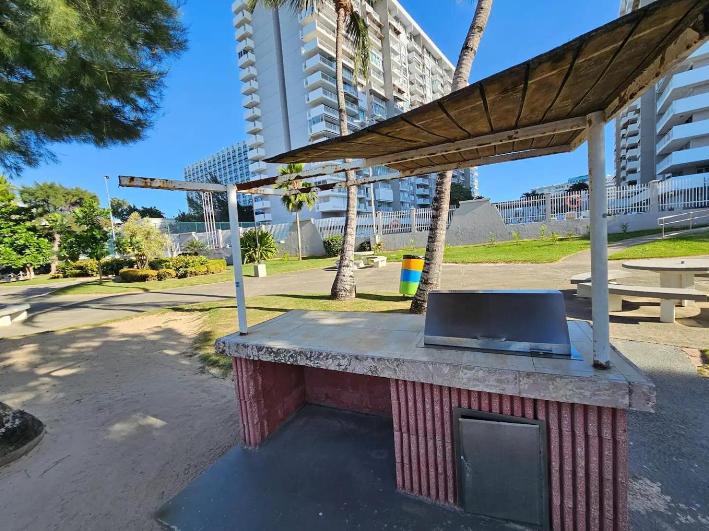 Steps From Foxwoods- Beachfront Retreat With Pools サンジョアン エクステリア 写真
